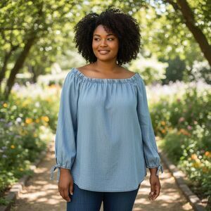 Liz Claiborne 100% Lyocell light wash denim Blouse top. Size XL Blue